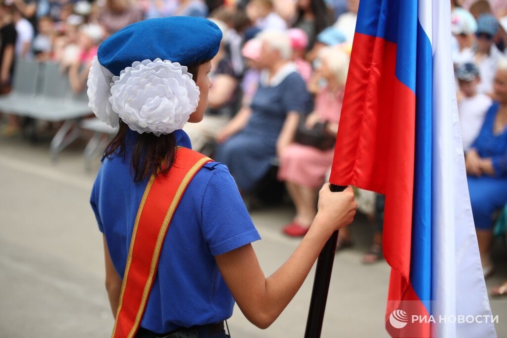 ВО ВСЕХ ОБРАЗОВАТЕЛЬНЫХ УЧРЕЖДЕНИЯХ ОБЯЗАТЕЛЬНО БУДЕТ ВЫВЕШИВАТЬСЯ ФЛАГ РОССИИ.