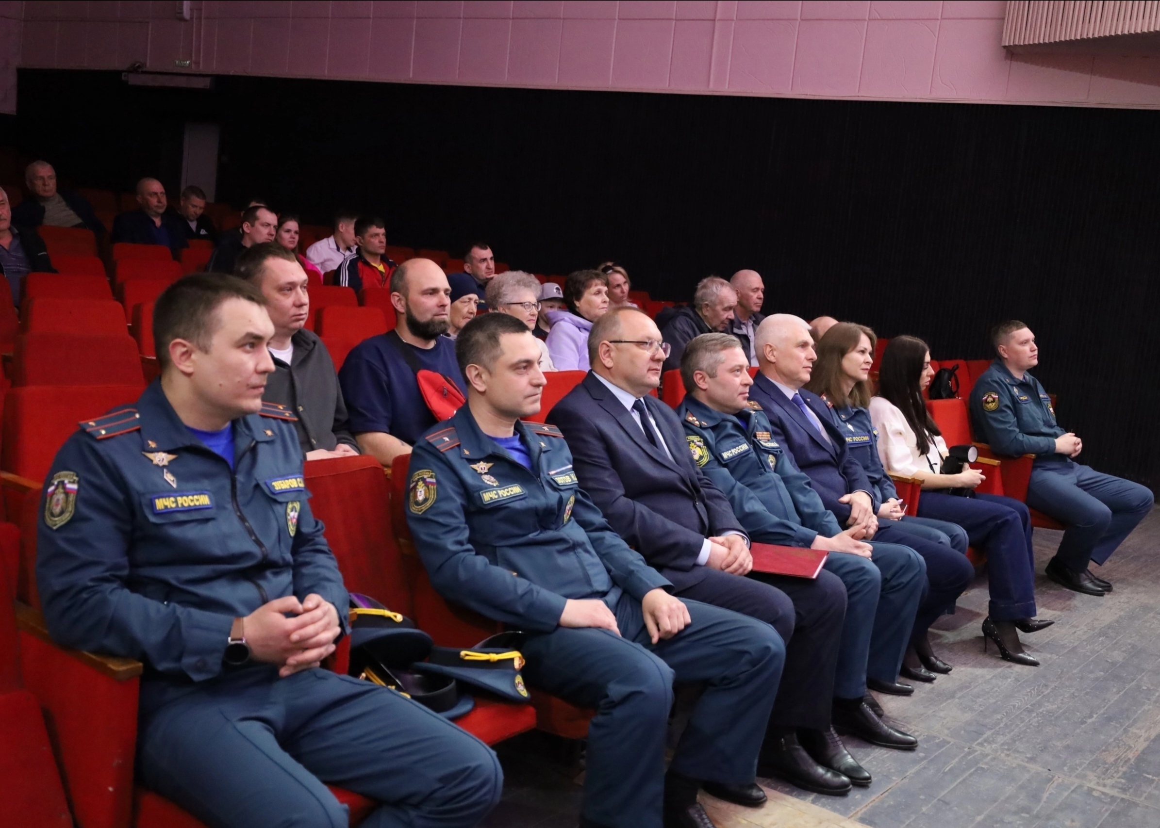 Профессиональные праздники огнеборцев: чествование героев и память о подвигах..